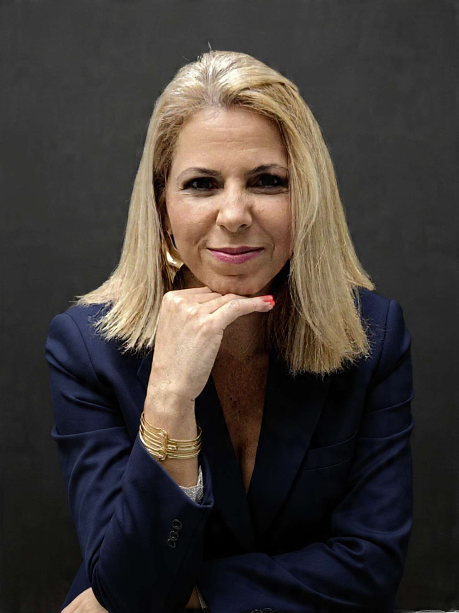 Uma mulher terapeuta de não monogamias